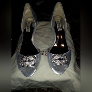 Nice low heels. Silver satin size 7.5. Bagley Mischka.